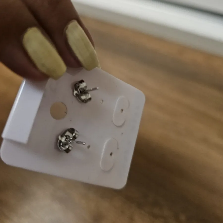 گوشواره نگین دار