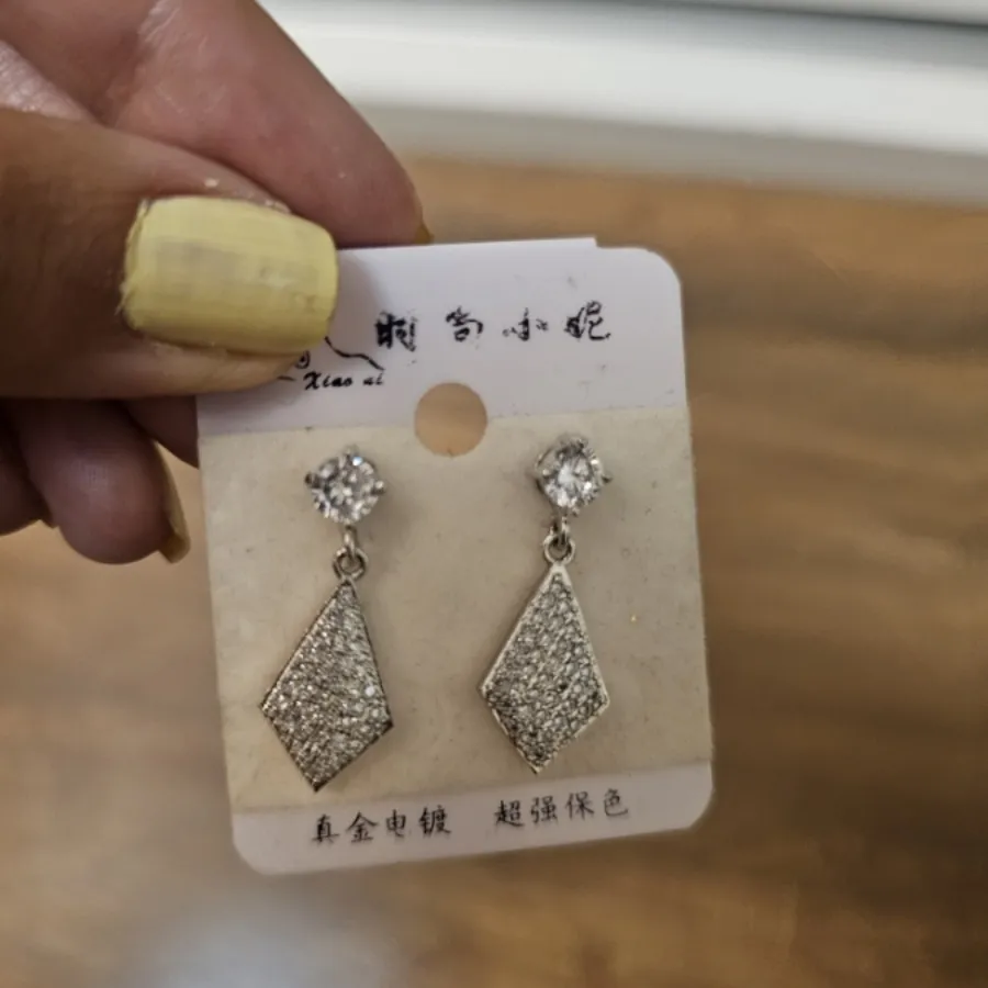 گوشواره نگین دار