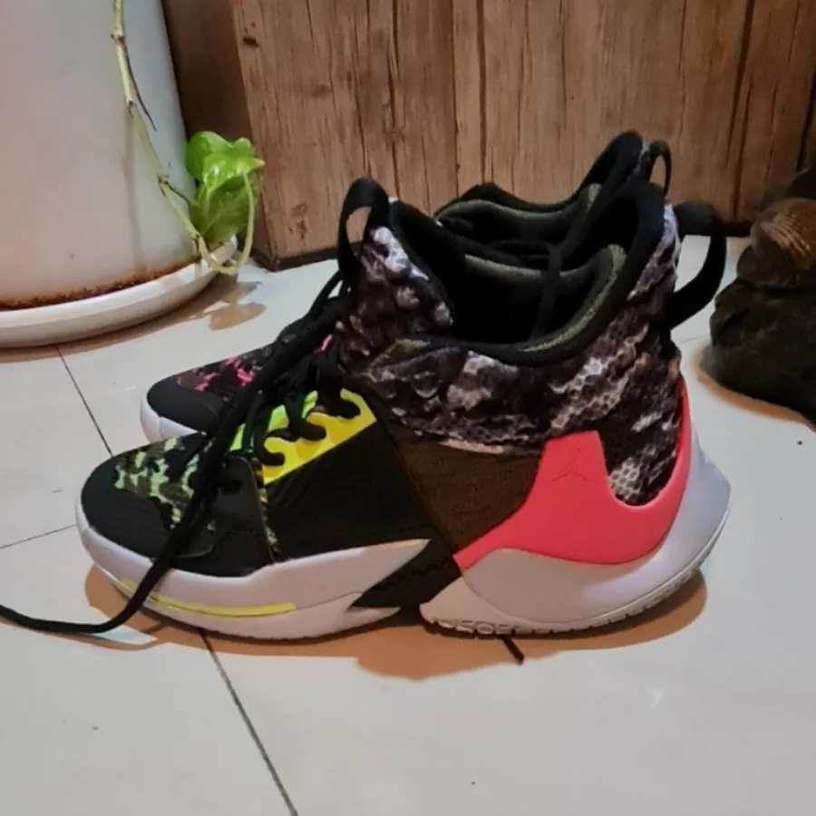 کتونی کفش ورزشی