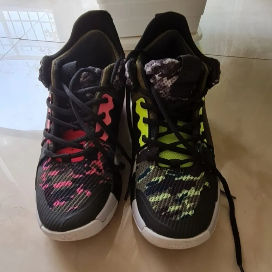 کتونی کفش ورزشی