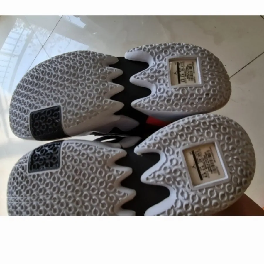 کتونی کفش ورزشی