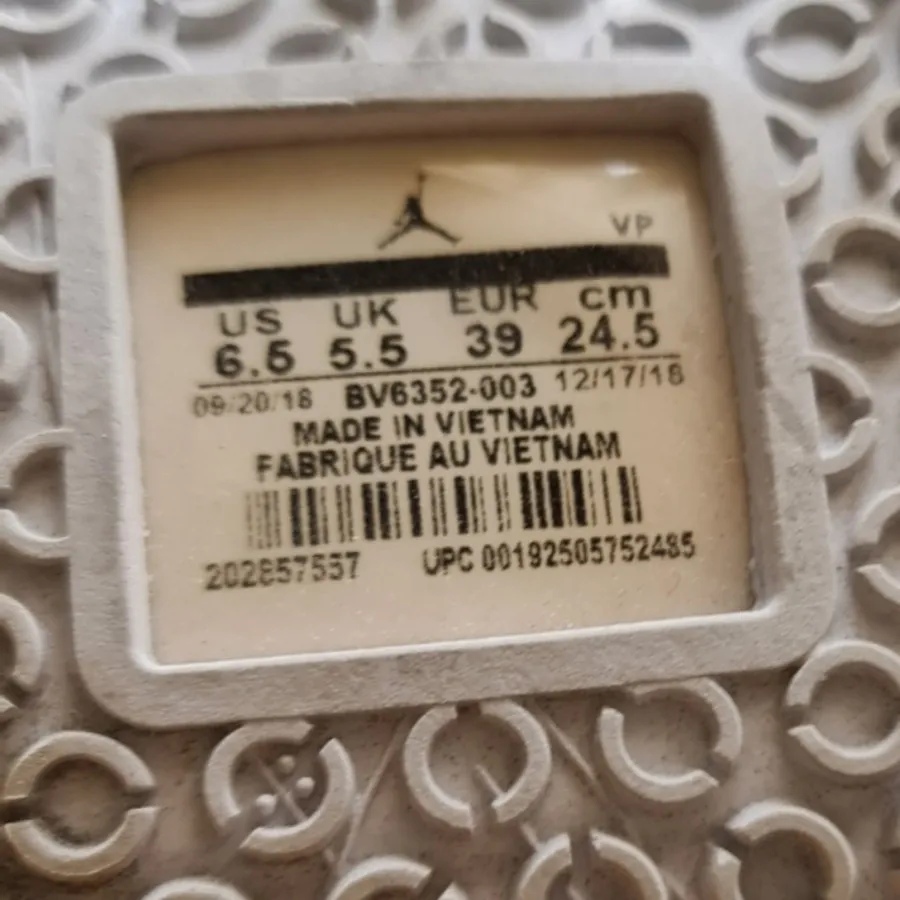 کتونی کفش ورزشی