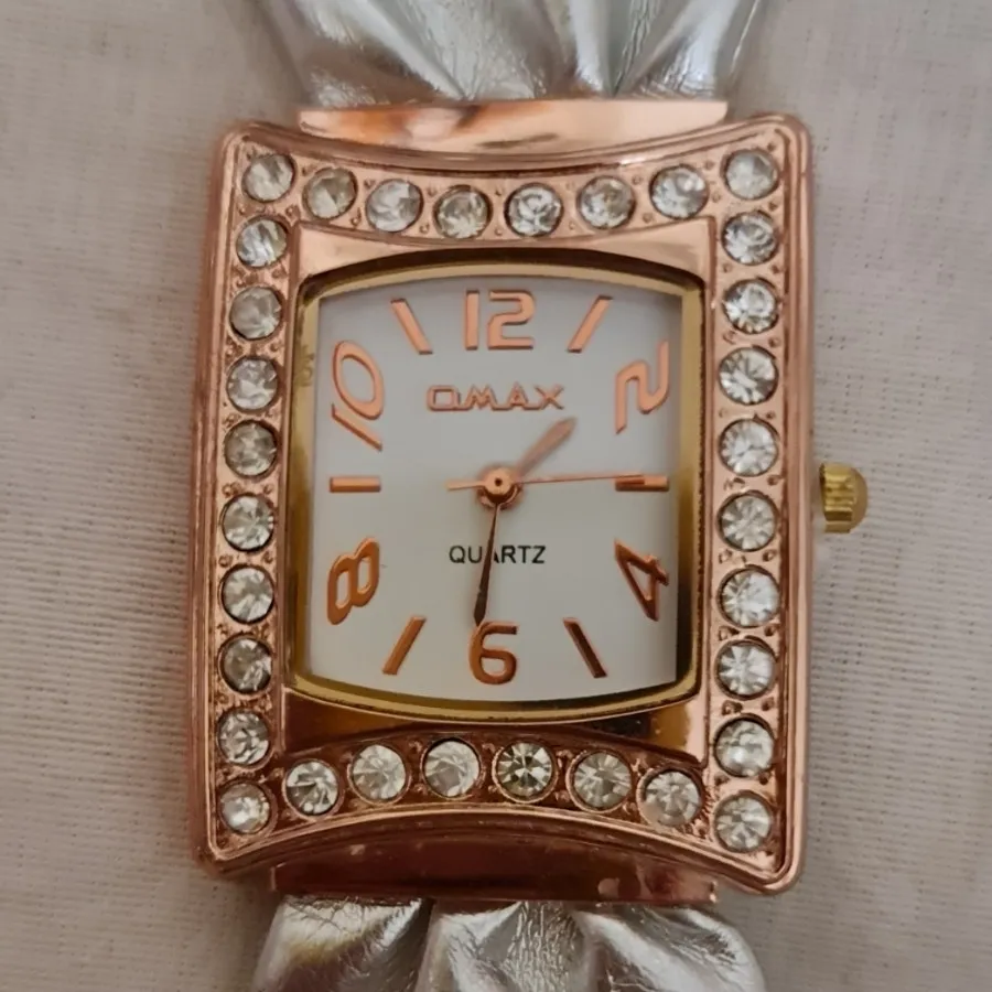 ساعت مچی نگین دار