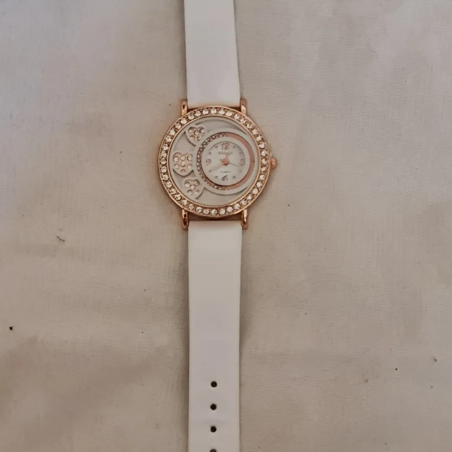 ساعت مچی نگین دار