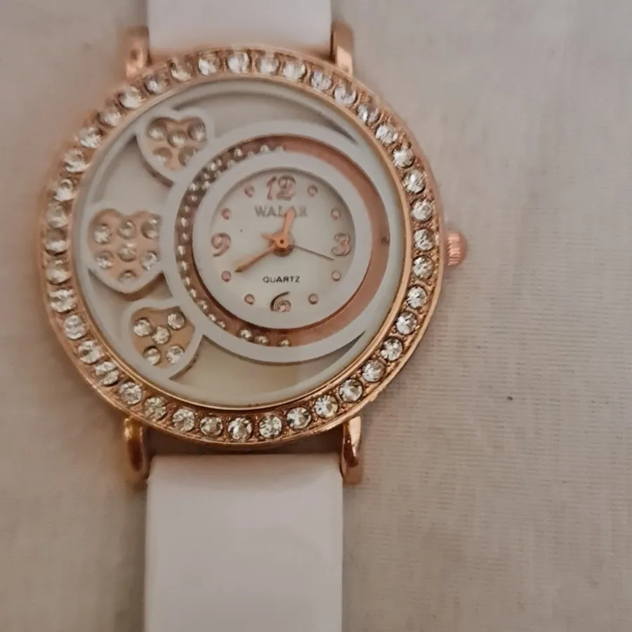 ساعت مچی نگین دار