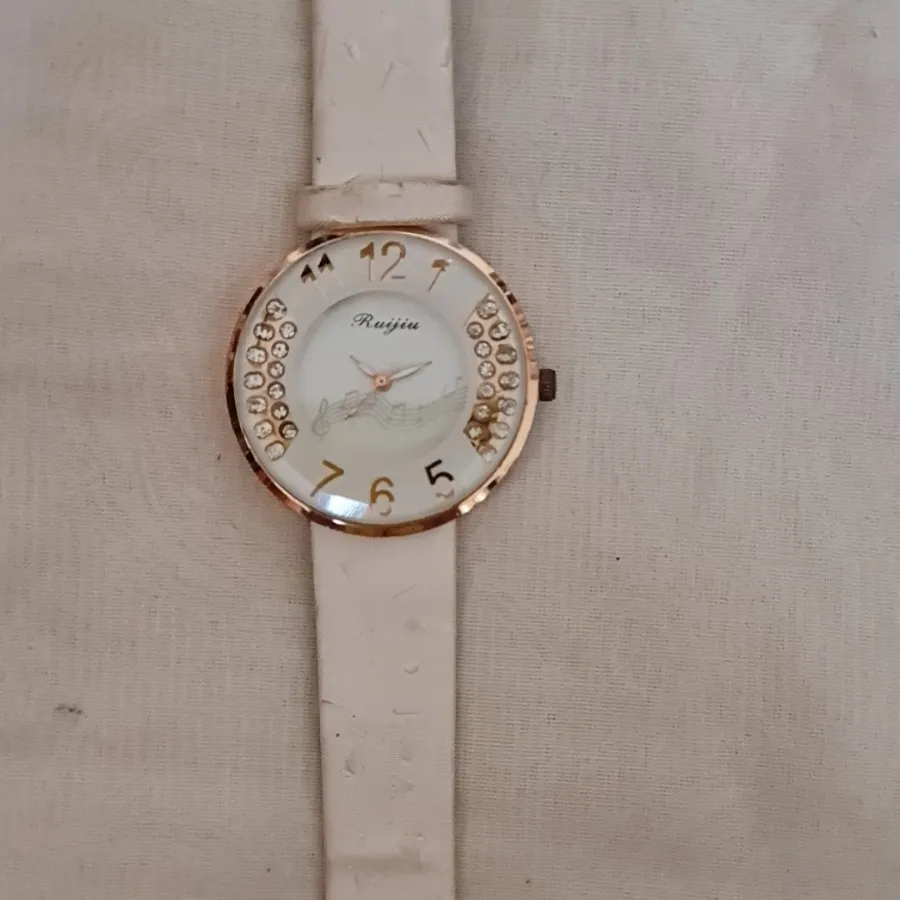 ساعت مچی نگین دار