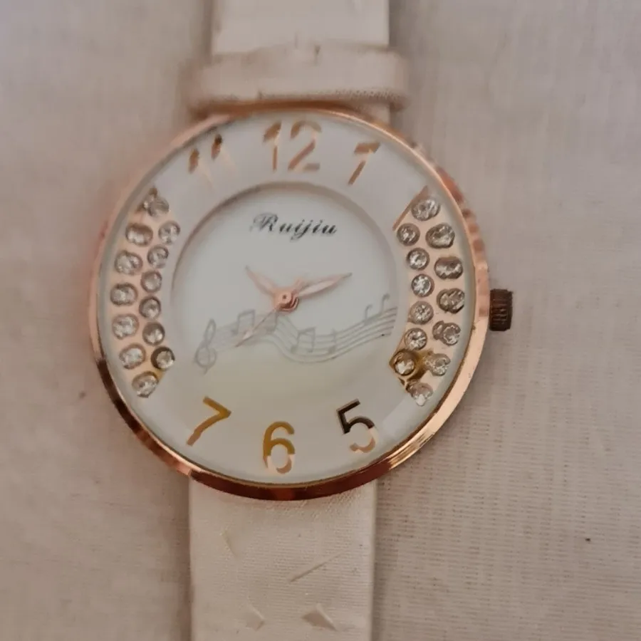 ساعت مچی نگین دار