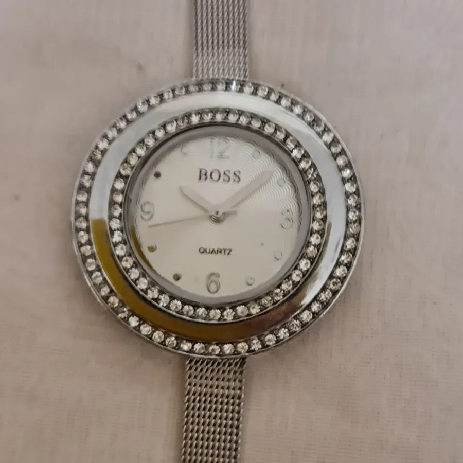 ساعت مچی نگین دار