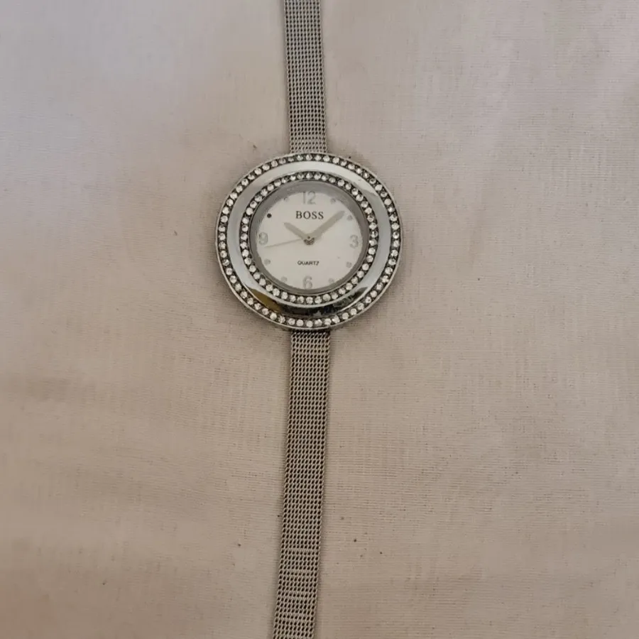 ساعت مچی نگین دار