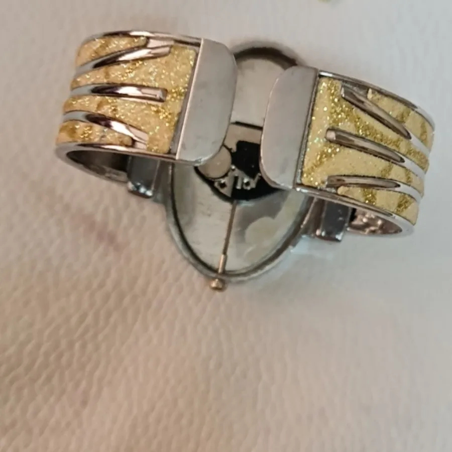 ساعت النگویی