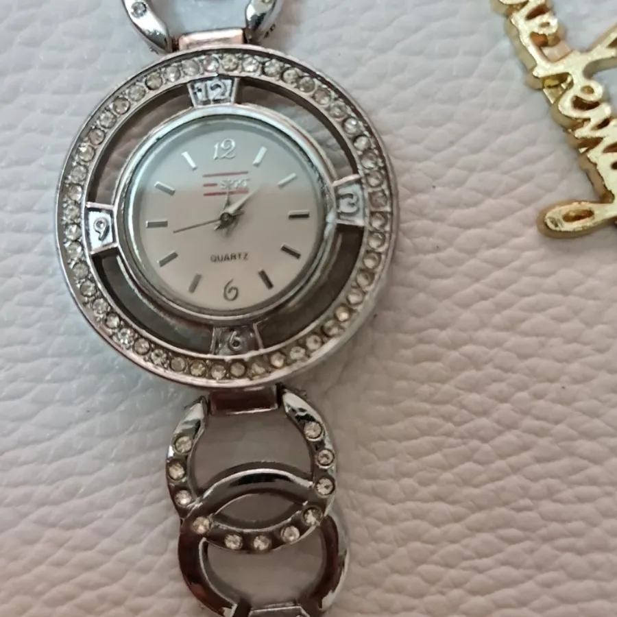 ساعت مچی نگین دار