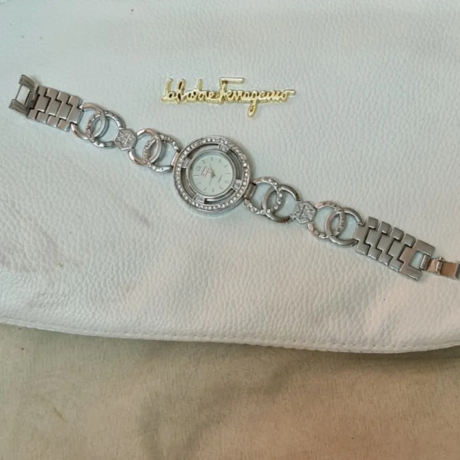 ساعت مچی نگین دار