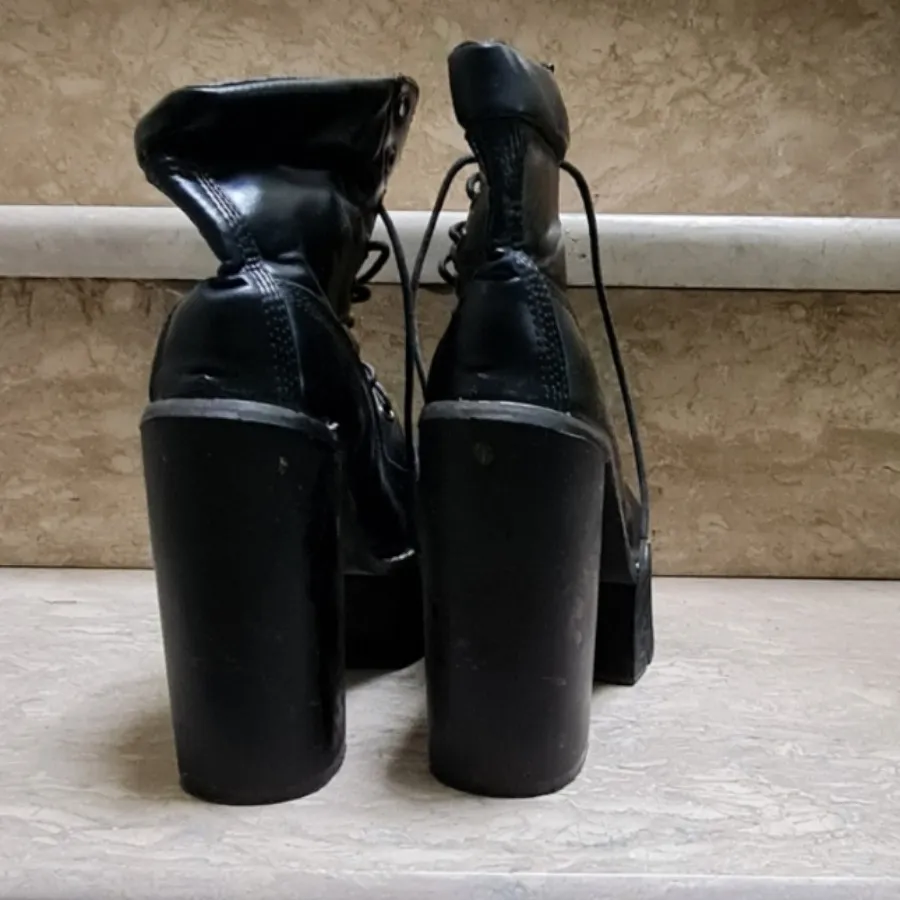 چکمه بوت پوتین