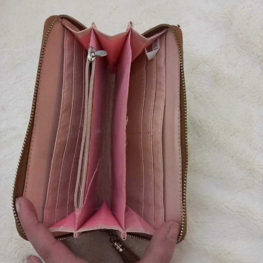 کیف پول اکلیلی کره ای