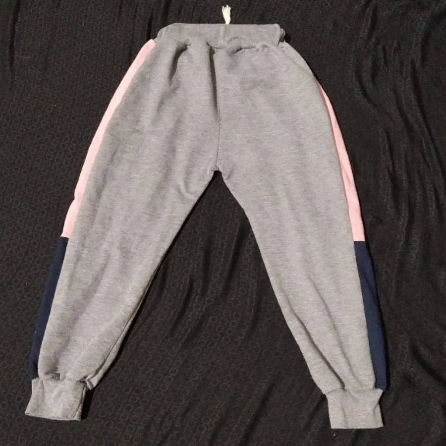 شلوار تک بچه گانه ?