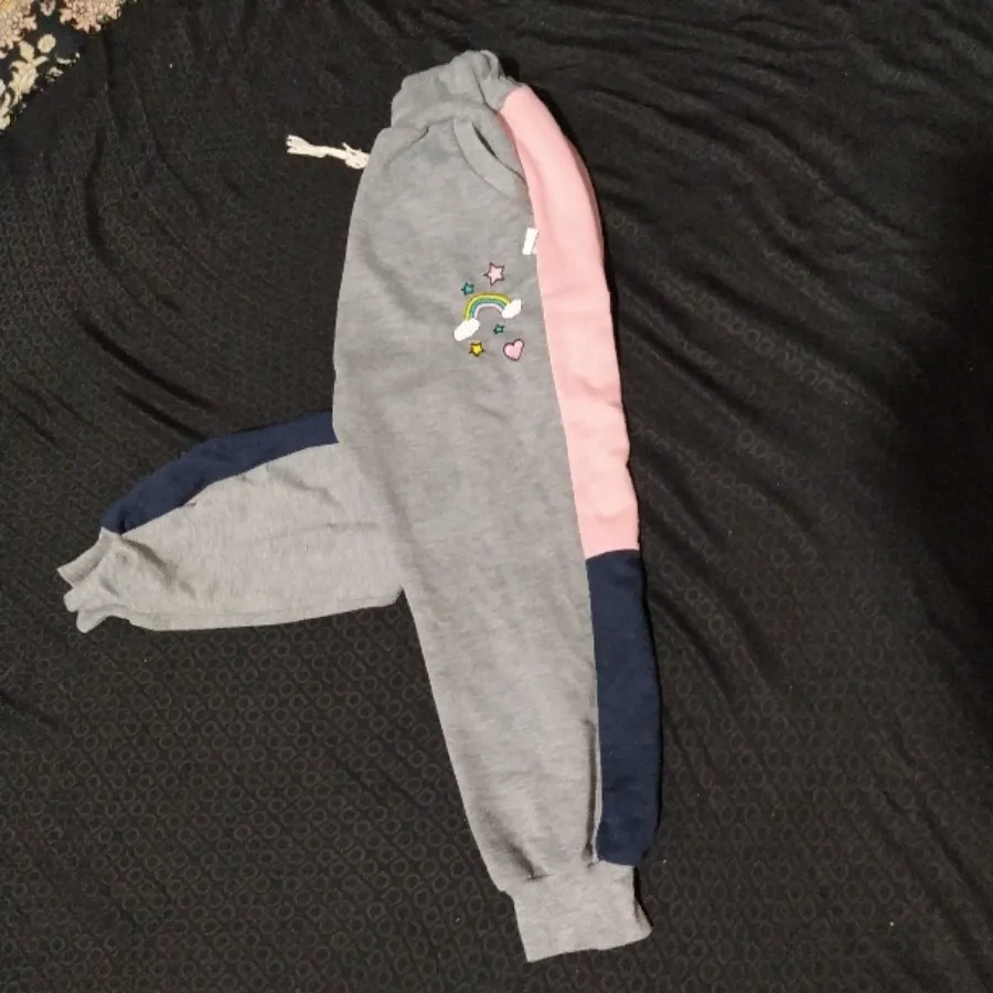 شلوار تک بچه گانه ?