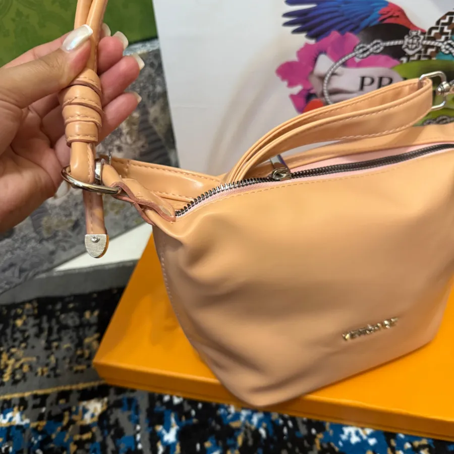 کیف وارداتی برند ورساچ