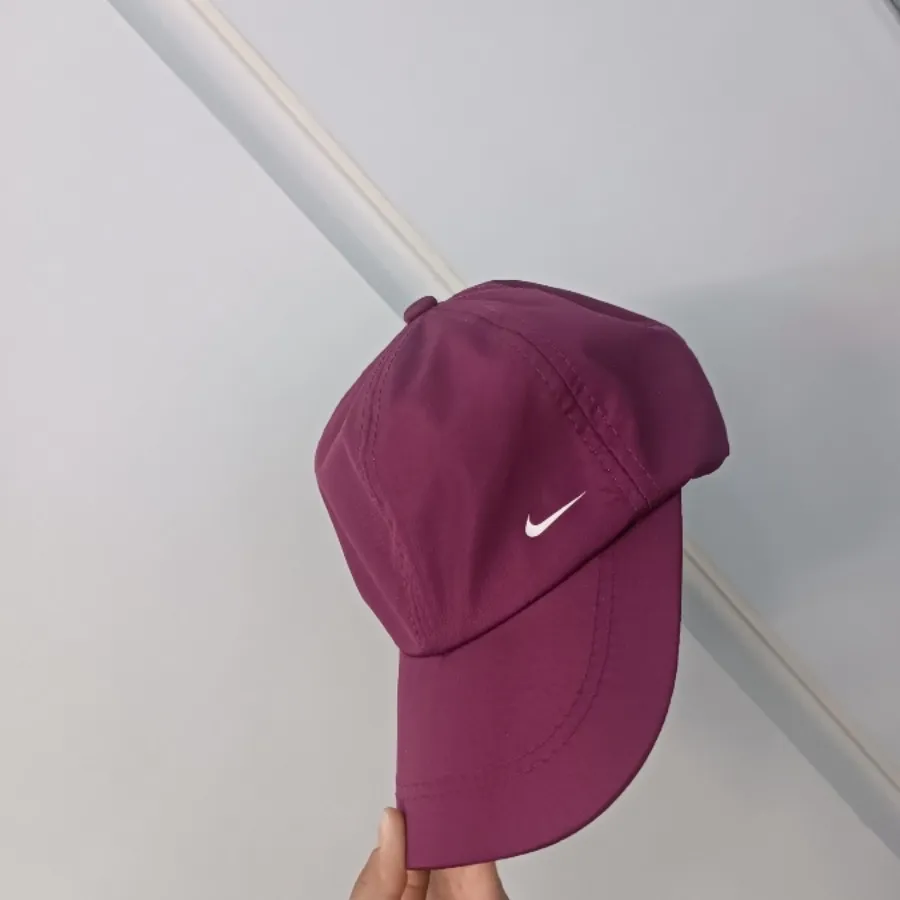 کلاه بنفش زنانه