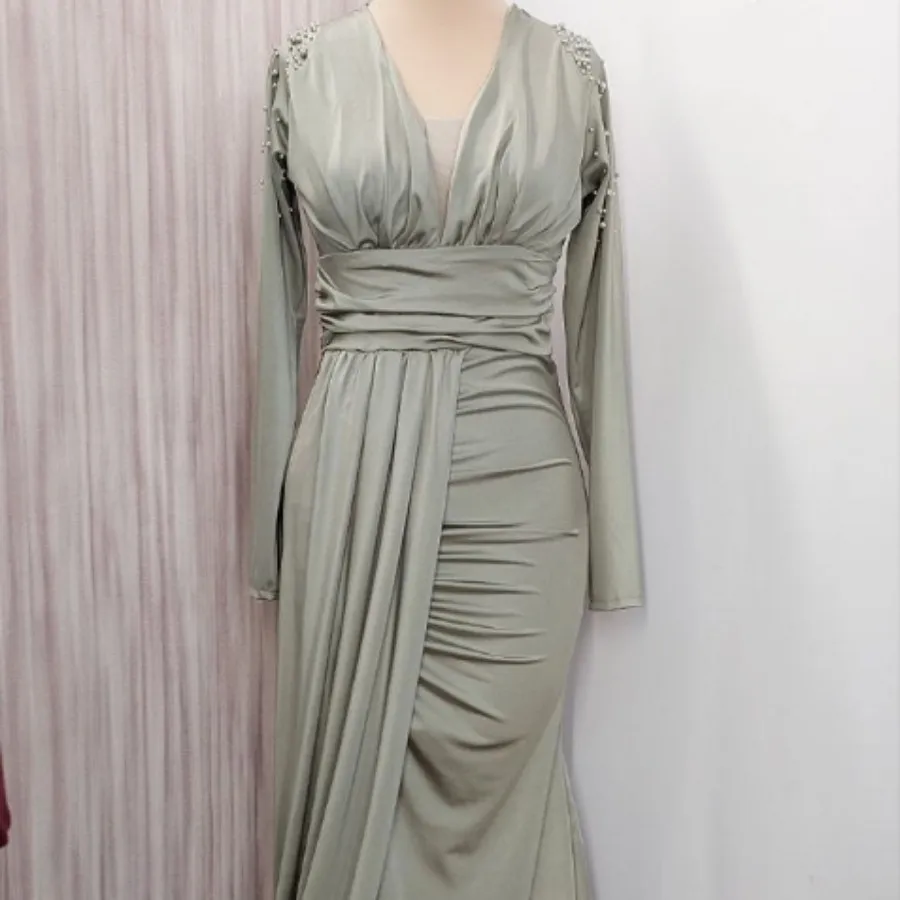 پیراهن مجلسی پوشیده