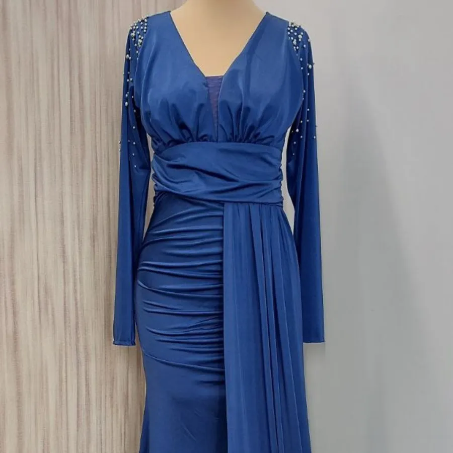 پیراهن مجلسی پوشیده