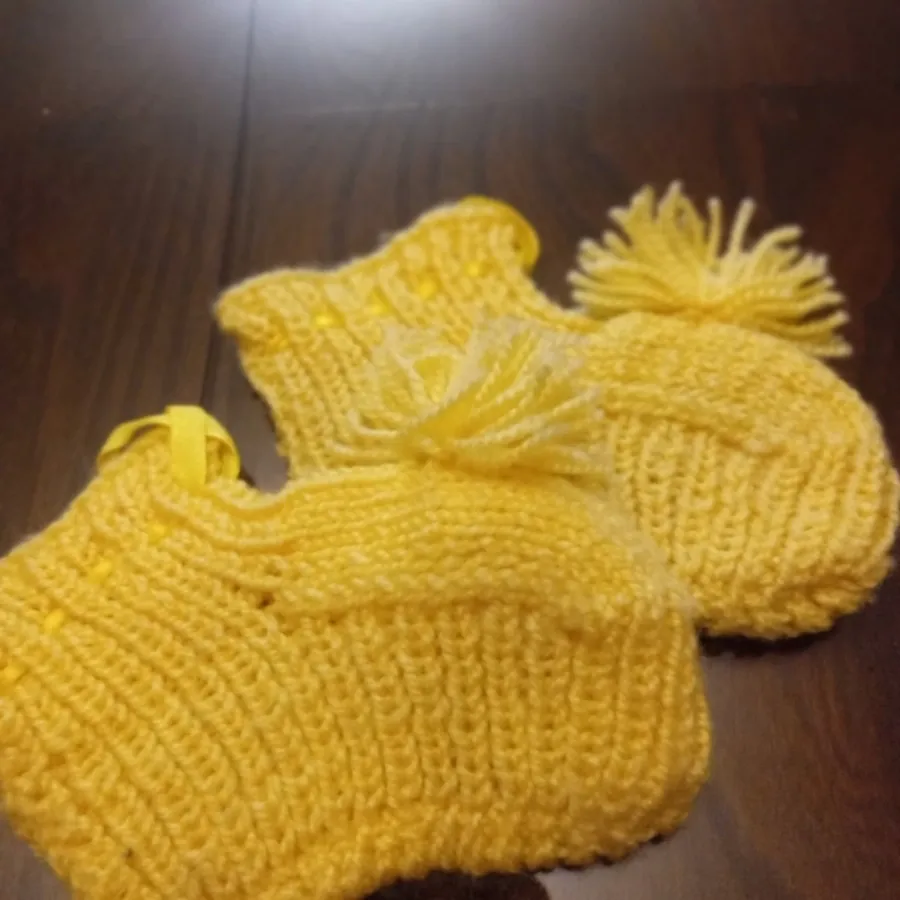 بافت کودک با جوراب نو