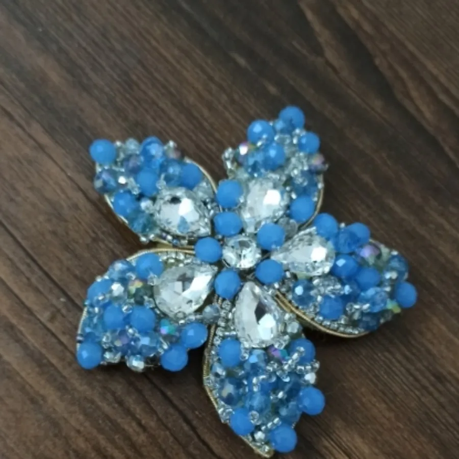 سنجاق سینه جواهر دوزی