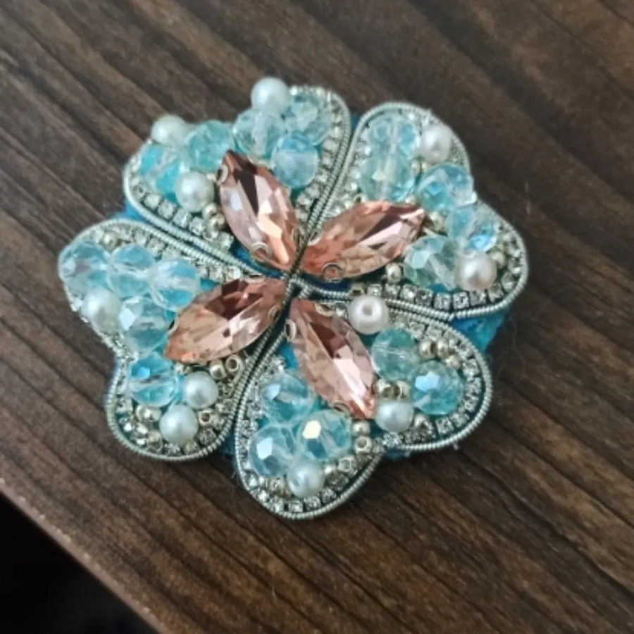 سنجاق سینه جواهر دوزی