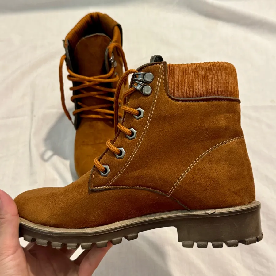 نیم بوت عسلی