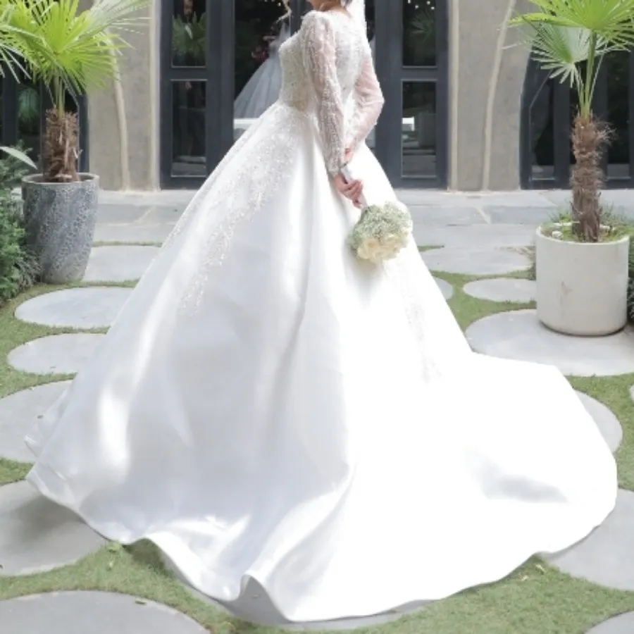 لباس عروس کار شده