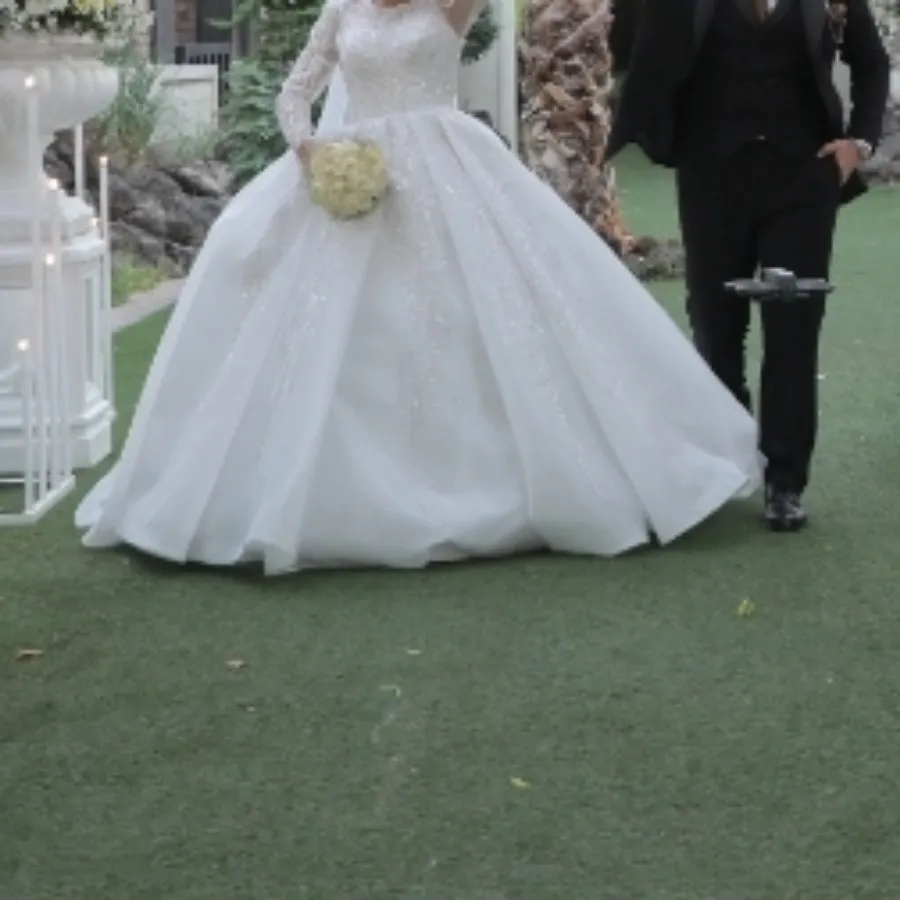 لباس عروس کار شده