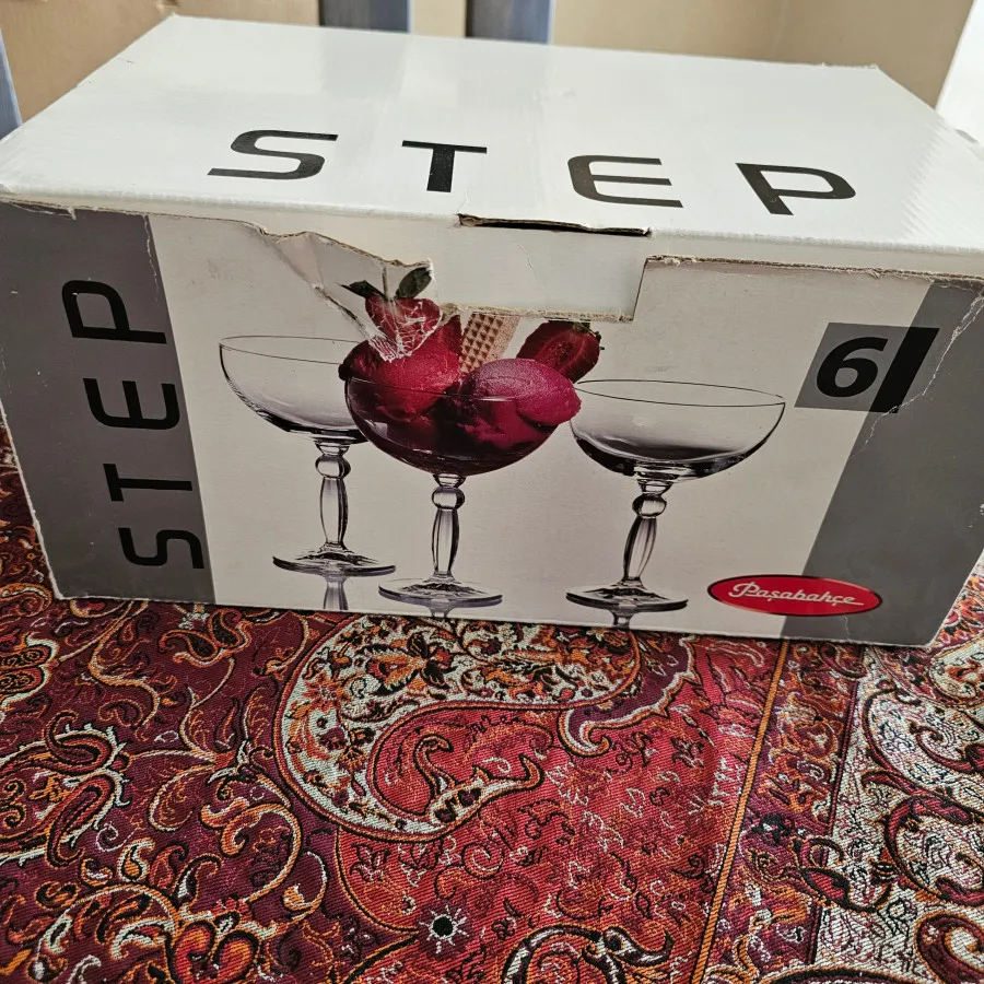 گیلاس بستنی خوری