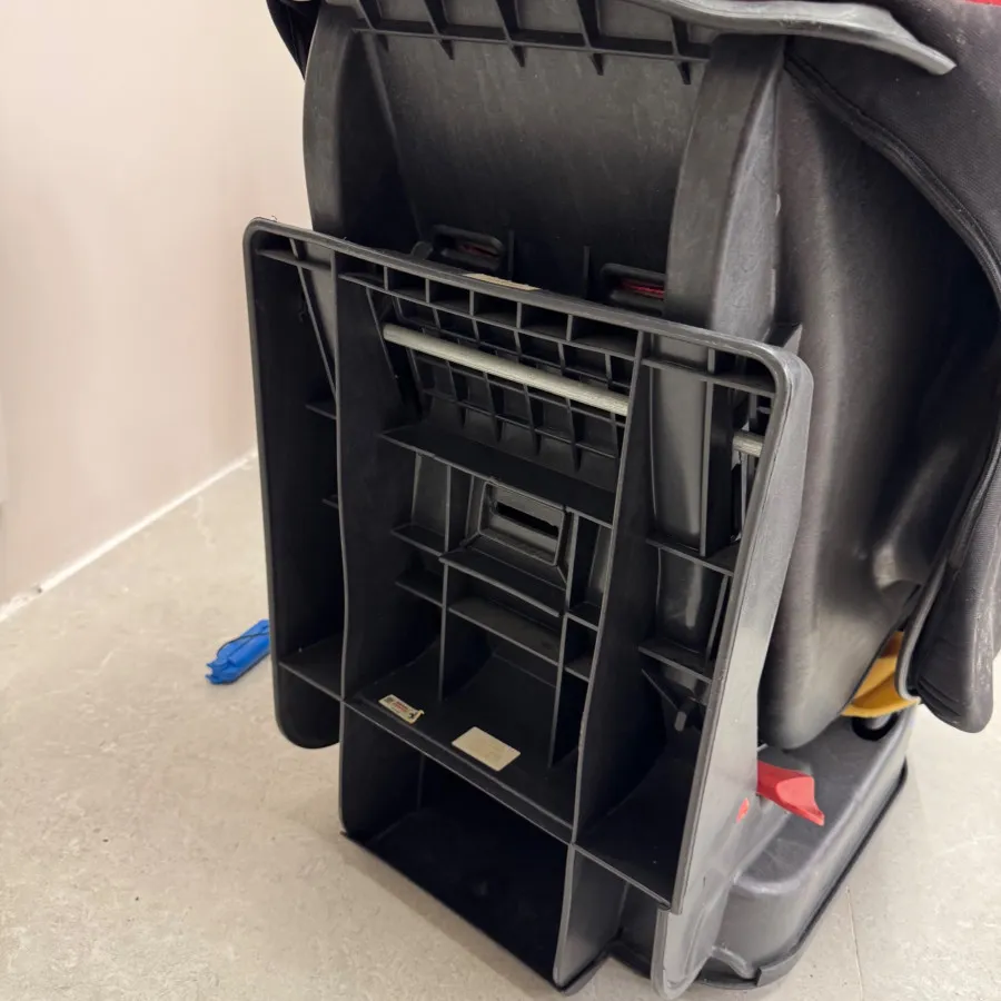 صندلی ماشین کاملا سالم