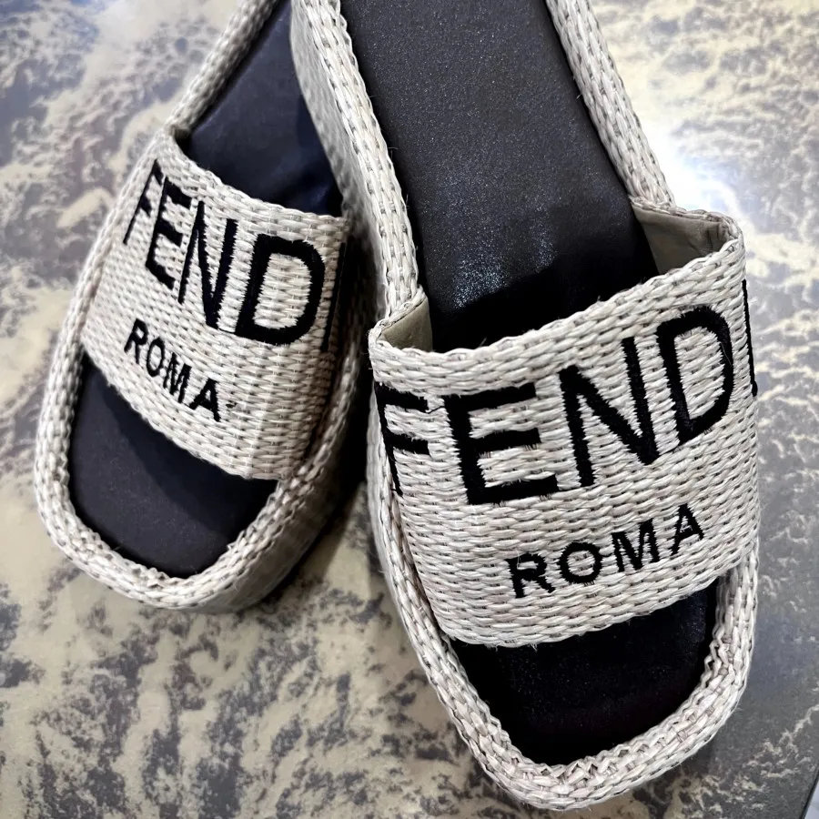 صندل لژدار برند فندی