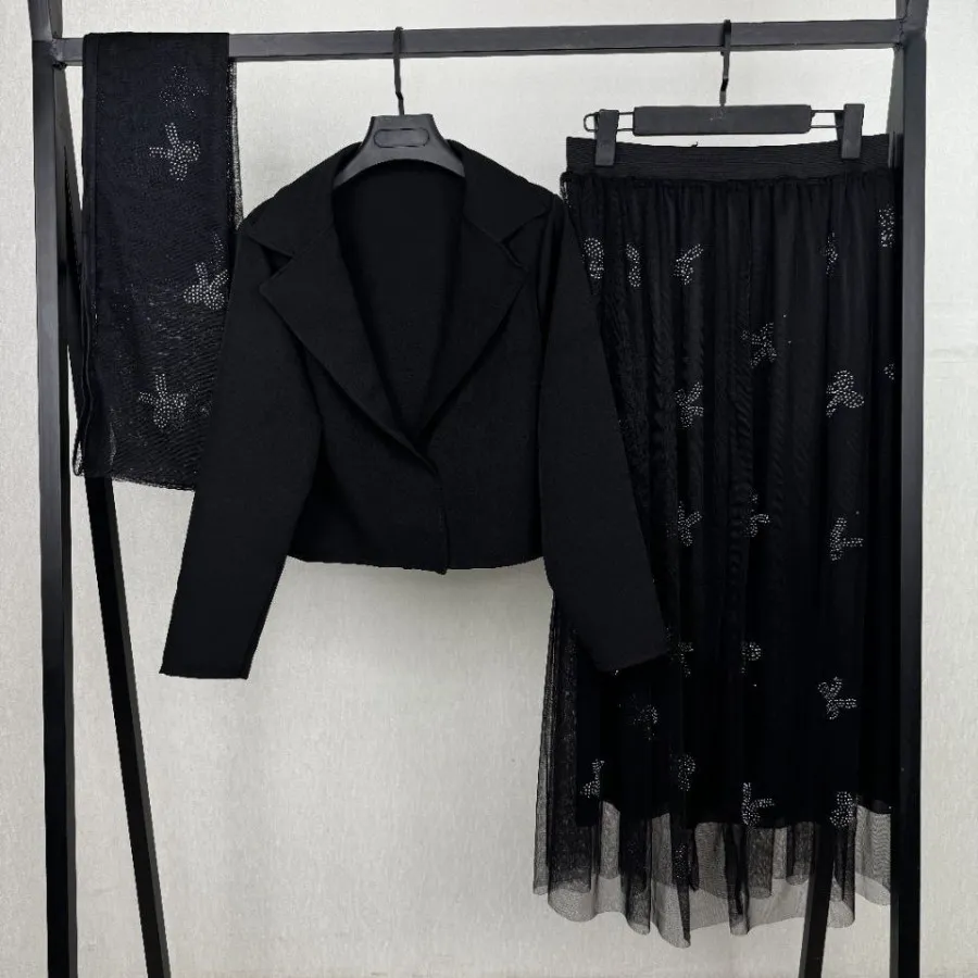 کت و دامن و شال