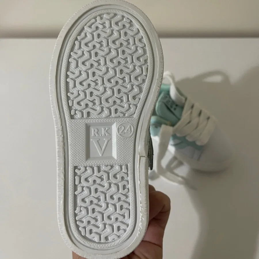 کتونی اسپرت بچگانه