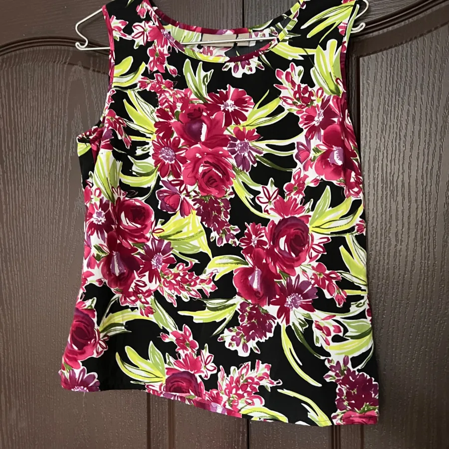 تاپ و شومیز حریر رو