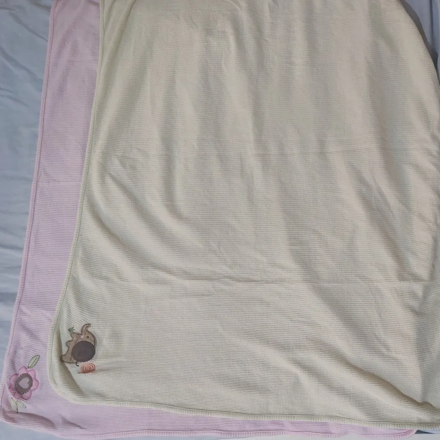 روانداز و قنداق نوزاد