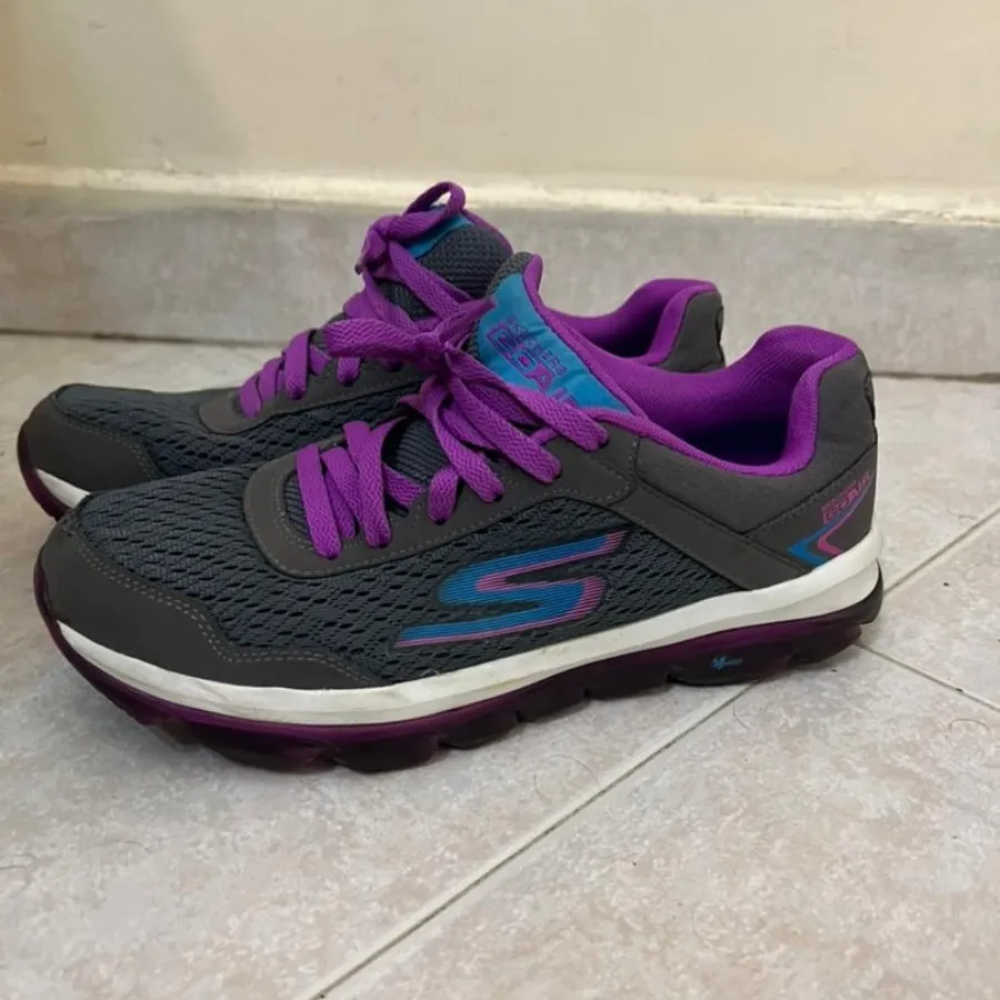 کتانی اسکیچرز