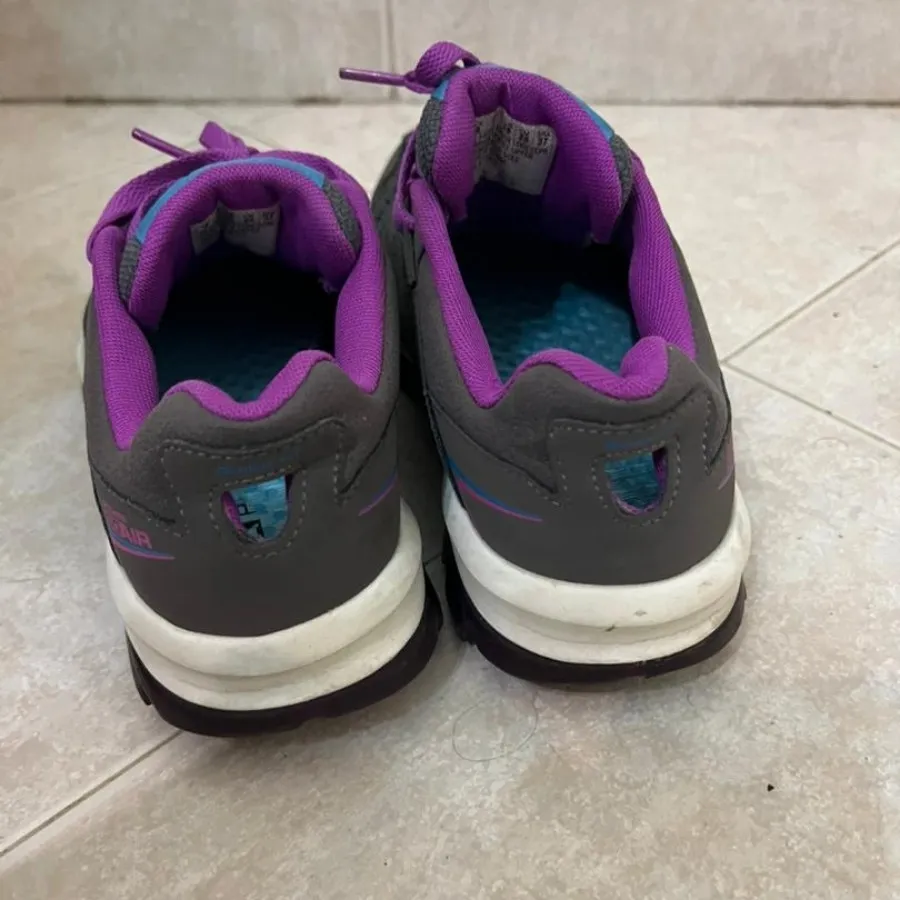 کتانی اسکیچرز