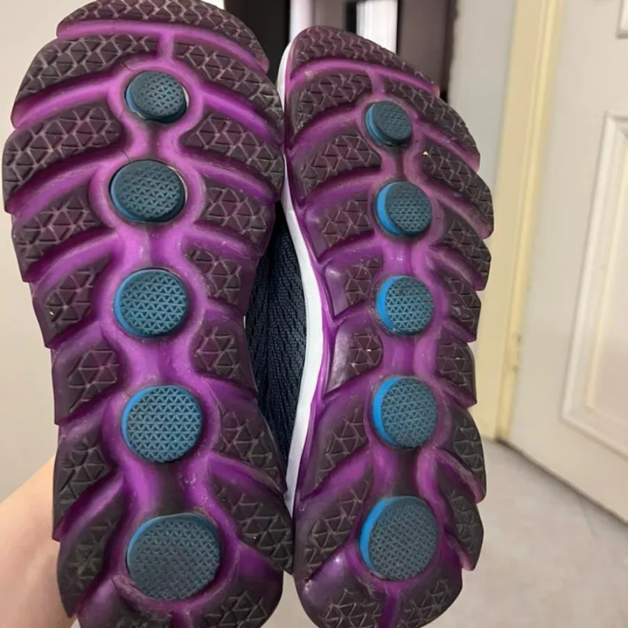 کتانی اسکیچرز