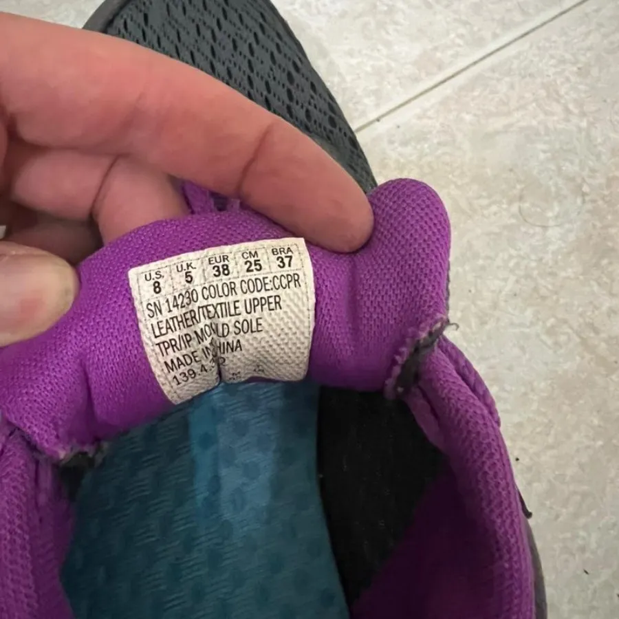 کتانی اسکیچرز