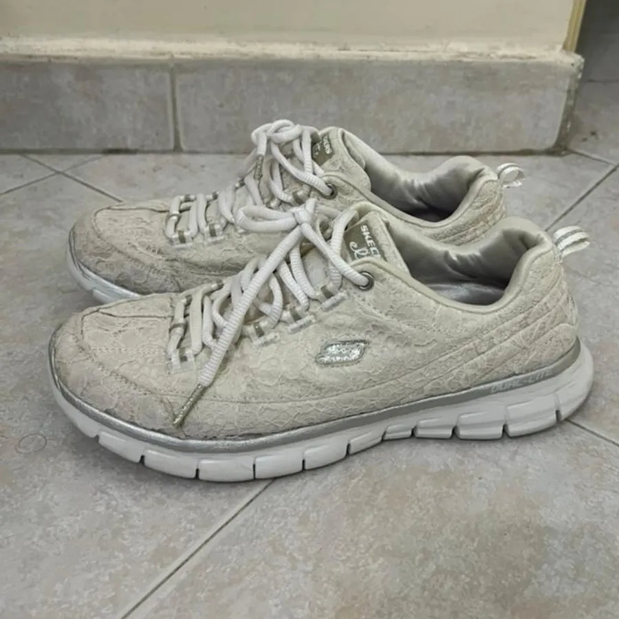 کتانی اسکیچرز