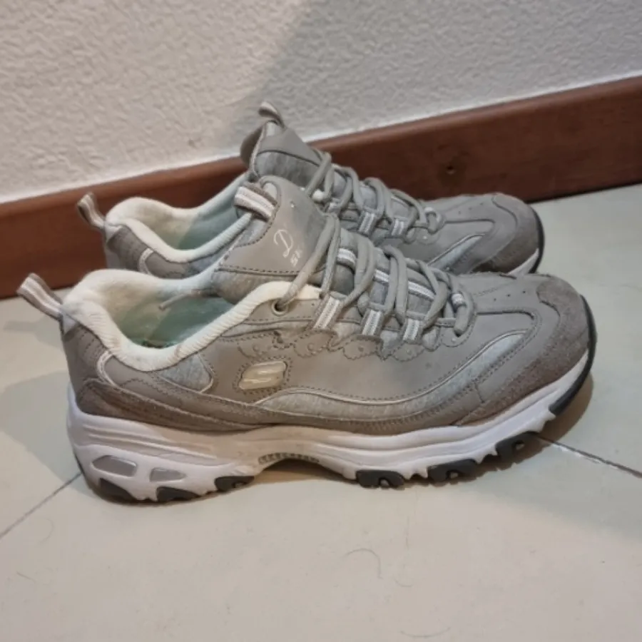 کتانی اسکیچرز