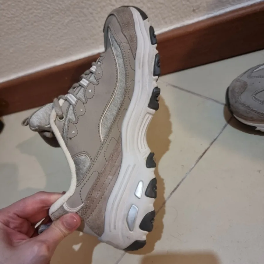 کتانی اسکیچرز