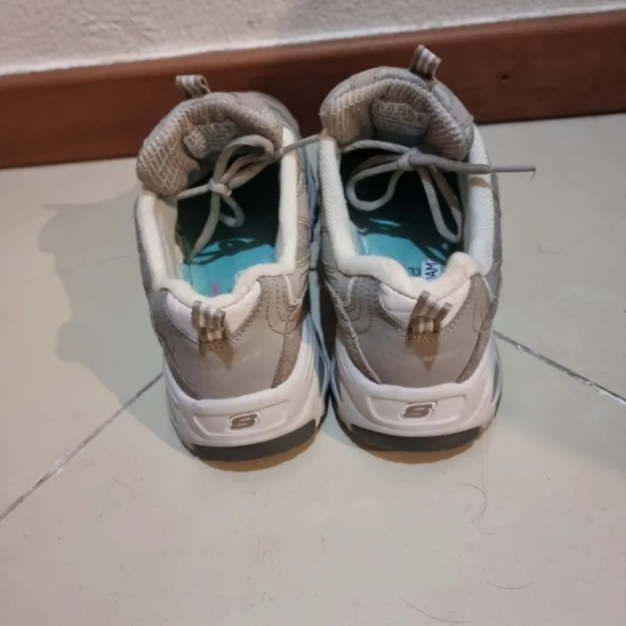 کتانی اسکیچرز