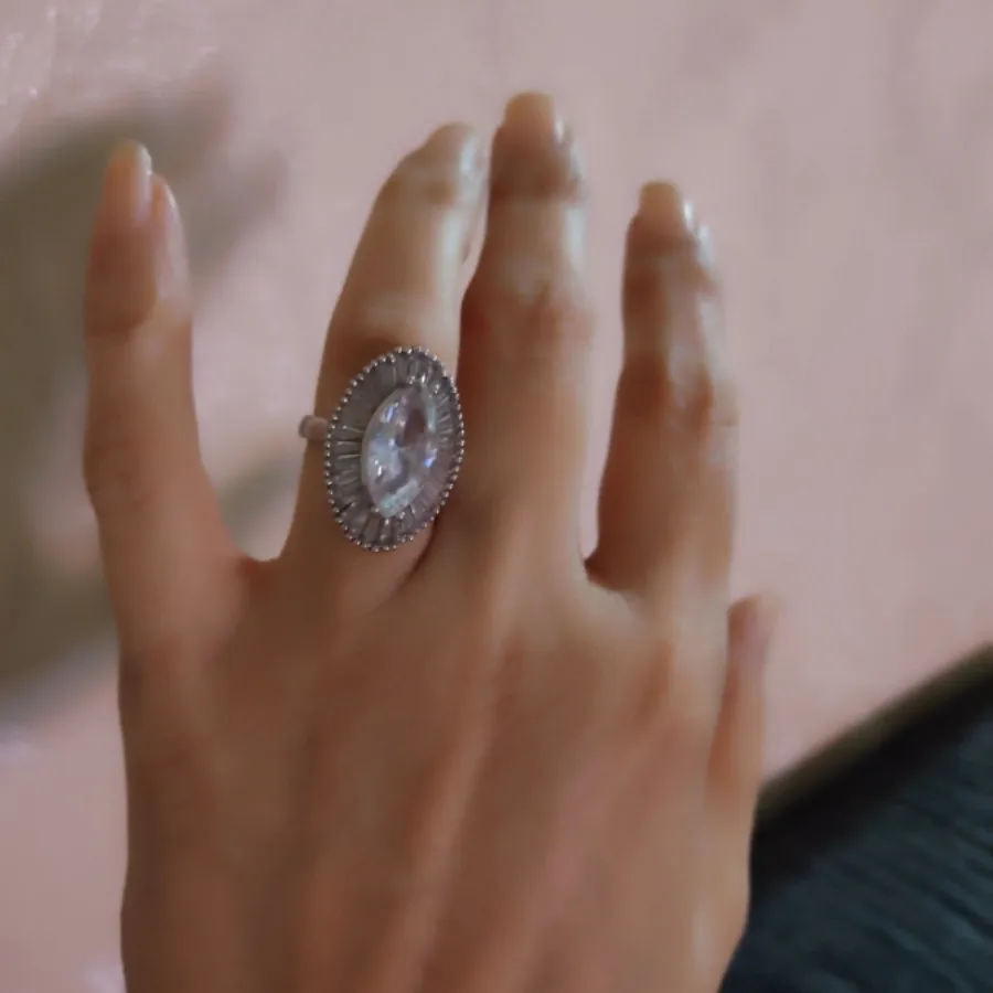 انگشتر با درخشش بی نظیر