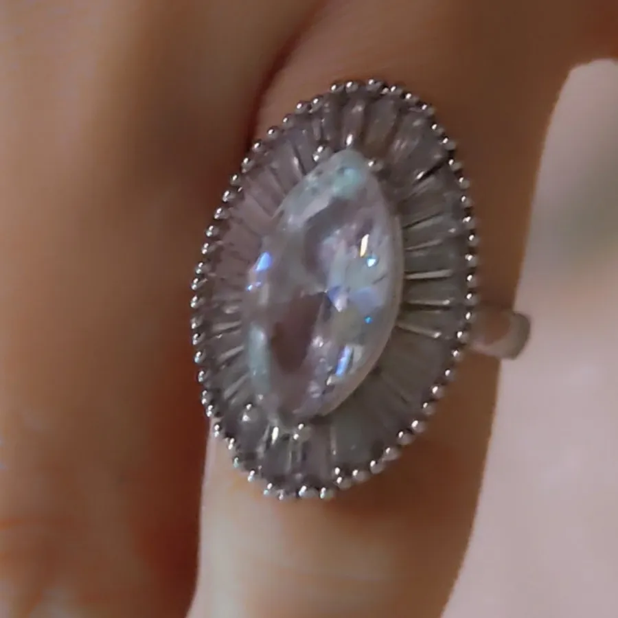 انگشتر با درخشش بی نظیر