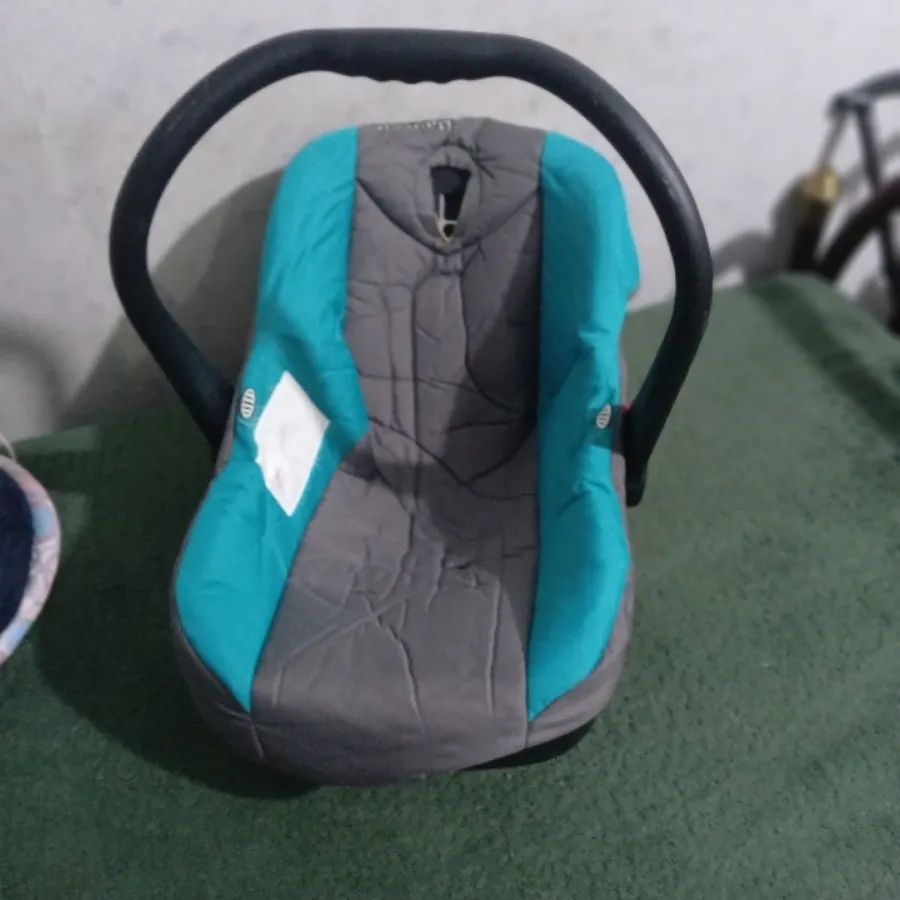 صندلی ماشین کودک و کریر