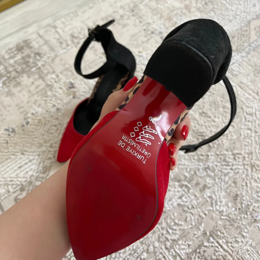 کفش پاشنهبلند قرمز