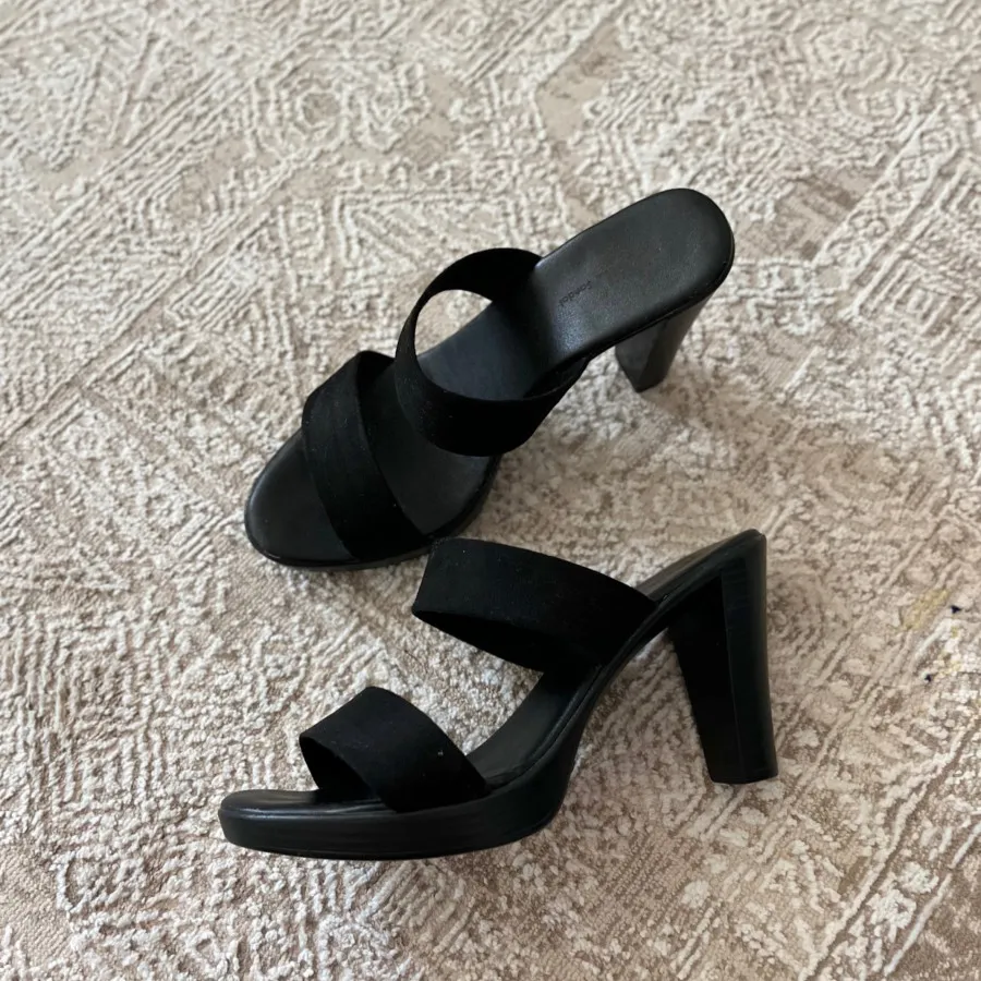 دمپایی پاشنه‌دار